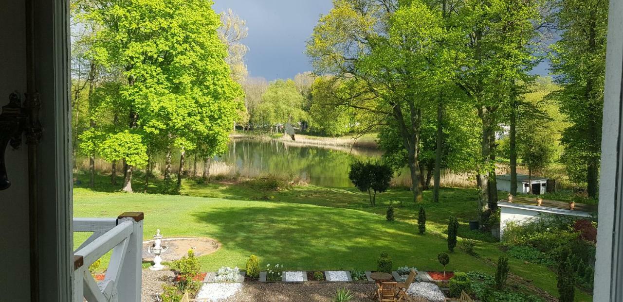 Villa Am Stechlin นอยกลอบโซว ภายนอก รูปภาพ